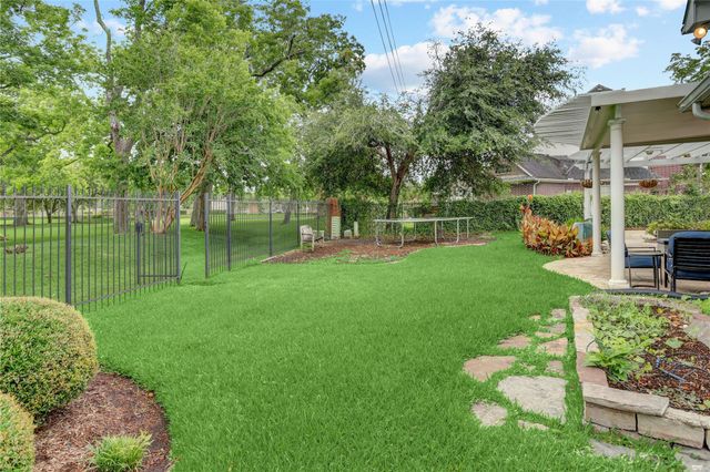 18 Dartmoor Court, Sugar Land, TX 77479