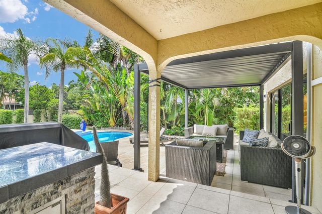 753 Villa Portofino Circle, Deerfield Beach, FL 33442