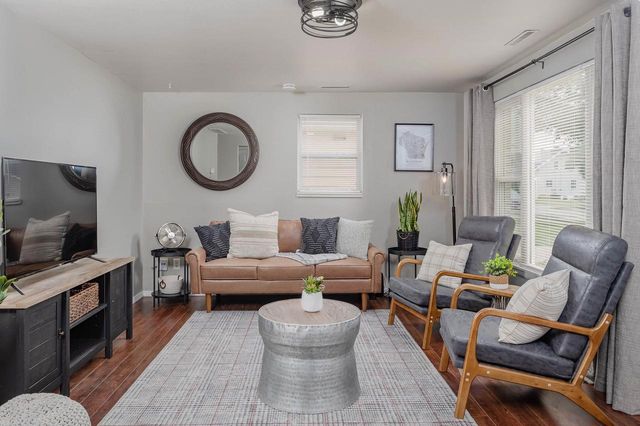 913 JEFFERSON STREET, Little Chute, WI 54140