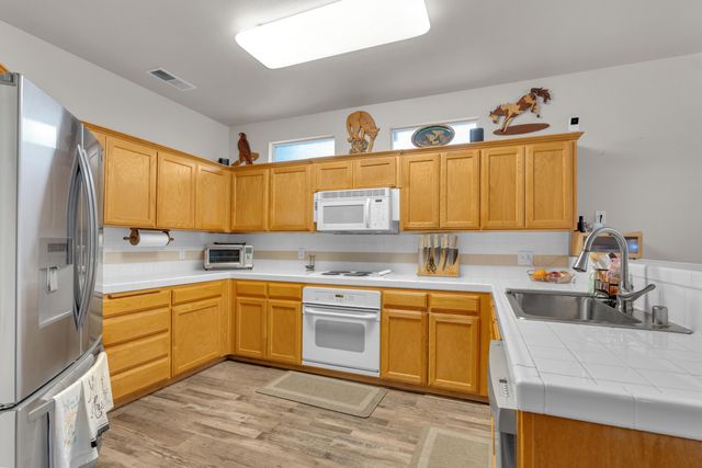 2949 E Palisade Drive, Fresno, CA 93720