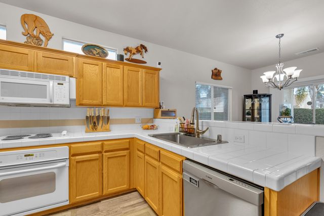 2949 E Palisade Drive, Fresno, CA 93720