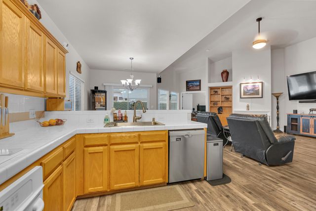 2949 E Palisade Drive, Fresno, CA 93720