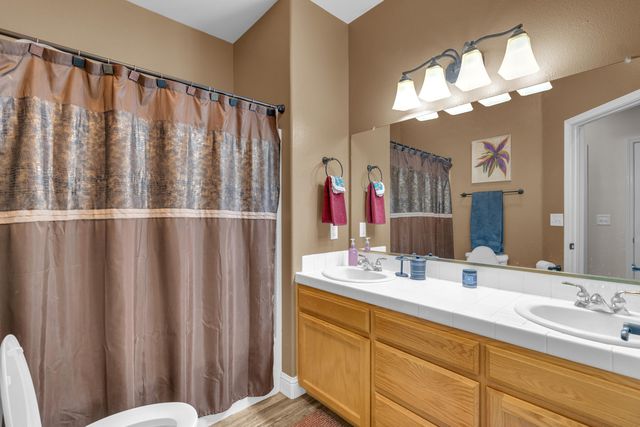 2949 E Palisade Drive, Fresno, CA 93720