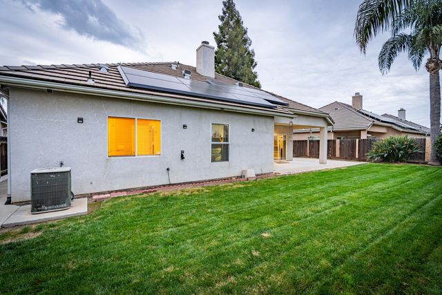 2949 E Palisade Drive, Fresno, CA 93720