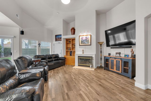 2949 E Palisade Drive, Fresno, CA 93720