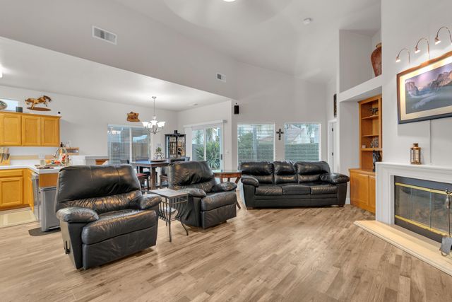 2949 E Palisade Drive, Fresno, CA 93720