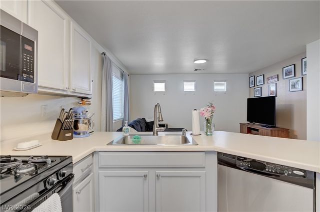 10374 Midnight Iris Street, Las Vegas, NV 89183