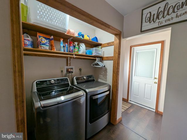 25 APPLE AVE, Gettysburg, PA 17325