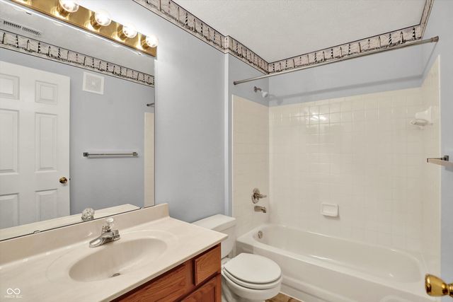 8354 Glenwillow Lane 205, Indianapolis, IN 46278