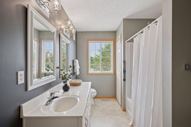 712 Willow Glen Drive, Buffalo, MN 55313