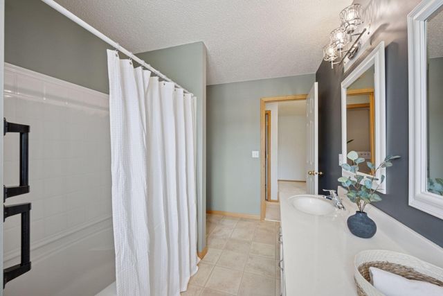 712 Willow Glen Drive, Buffalo, MN 55313