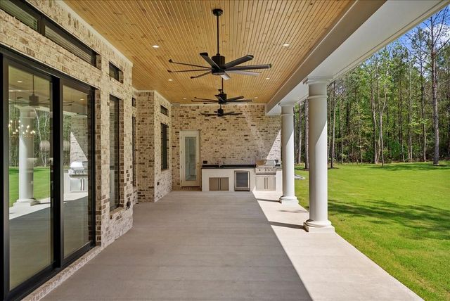 26041 Crown Ranch Boulevard, Montgomery, TX 77316