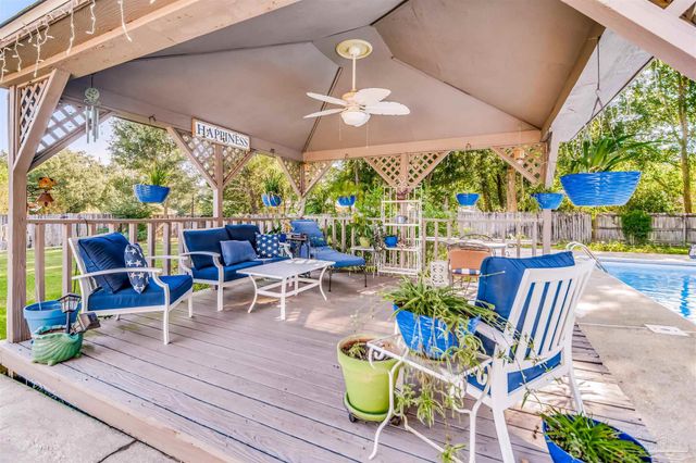 1400 Aries Dr, Pensacola, FL 32514