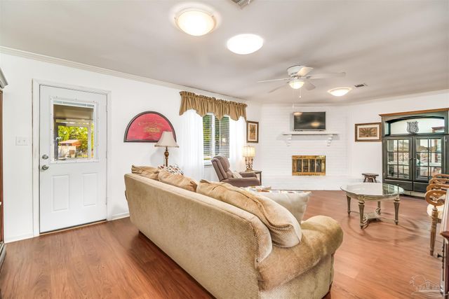 1400 Aries Dr, Pensacola, FL 32514