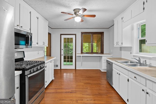 426 Riverlake Court, Woodstock, GA 30188