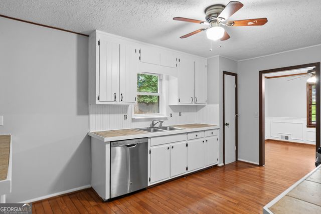 426 Riverlake Court, Woodstock, GA 30188