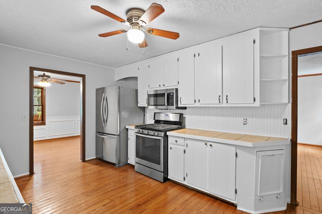 426 Riverlake Court, Woodstock, GA 30188