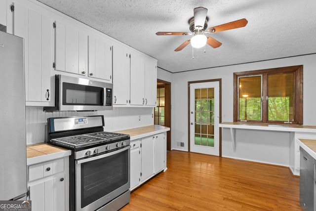 426 Riverlake Court, Woodstock, GA 30188
