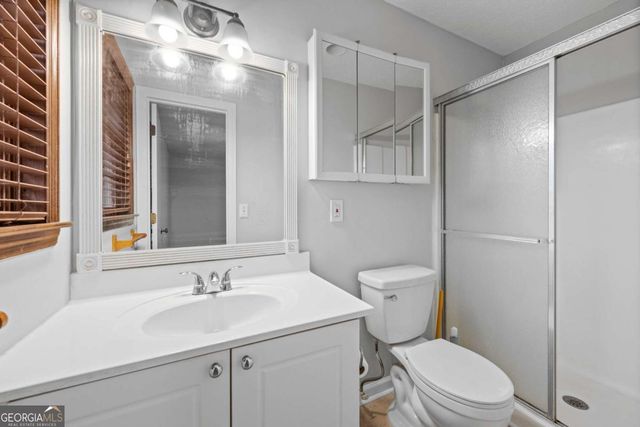 426 Riverlake Court, Woodstock, GA 30188