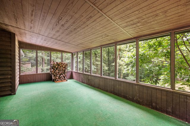 426 Riverlake Court, Woodstock, GA 30188