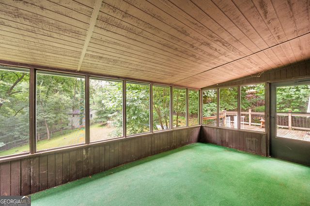 426 Riverlake Court, Woodstock, GA 30188