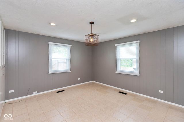333 S John Street, Lapel, IN 46051