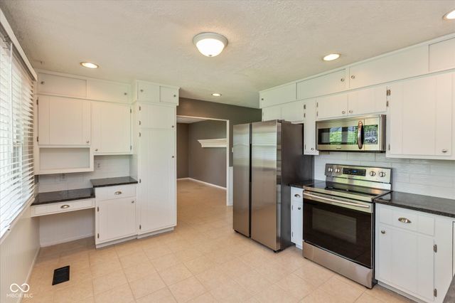 333 S John Street, Lapel, IN 46051