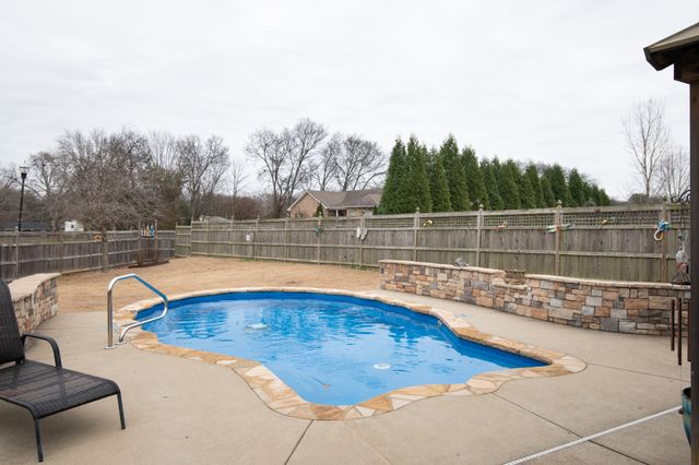 605 Concord Dr, Gallatin, TN 37066