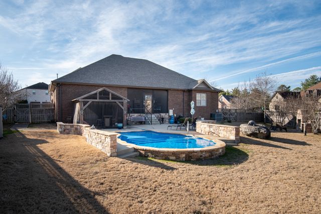 605 Concord Dr, Gallatin, TN 37066