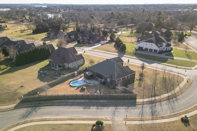 605 Concord Dr, Gallatin, TN 37066