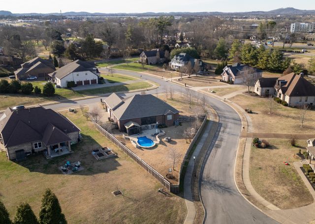 605 Concord Dr, Gallatin, TN 37066