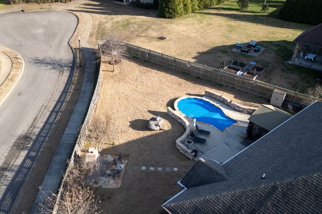 605 Concord Dr, Gallatin, TN 37066