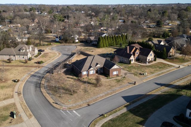 605 Concord Dr, Gallatin, TN 37066