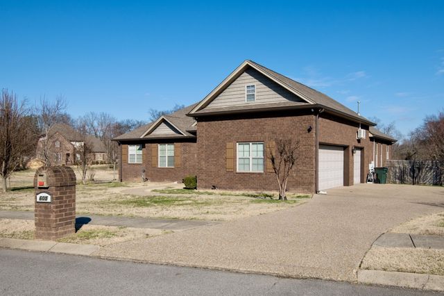 605 Concord Dr, Gallatin, TN 37066