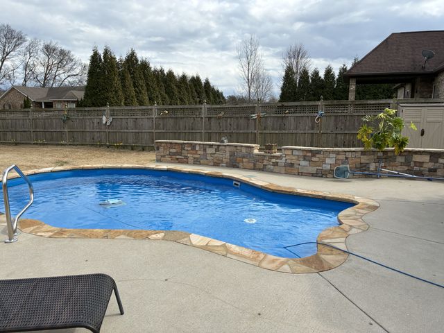 605 Concord Dr, Gallatin, TN 37066