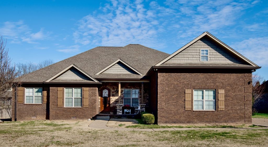 605 Concord Dr, Gallatin, TN 37066