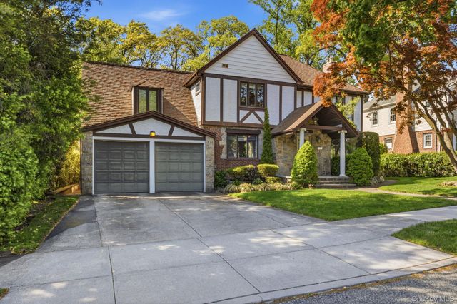 241-01 52ND Avenue, Douglaston, NY 11362