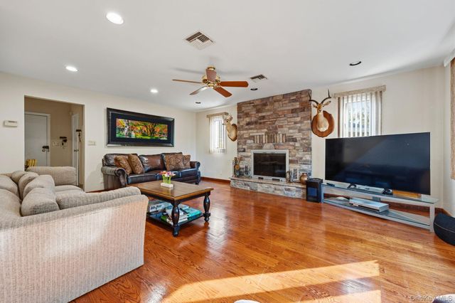 241-01 52ND Avenue, Douglaston, NY 11362