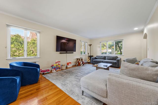 241-01 52ND Avenue, Douglaston, NY 11362