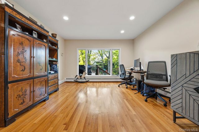 241-01 52ND Avenue, Douglaston, NY 11362