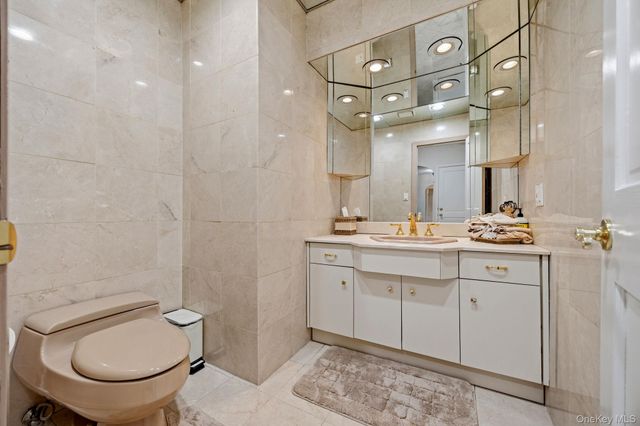 241-01 52ND Avenue, Douglaston, NY 11362