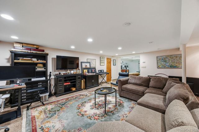 241-01 52ND Avenue, Douglaston, NY 11362