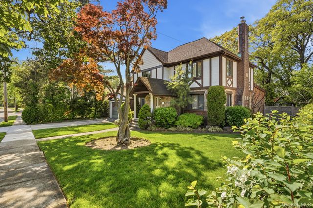 241-01 52ND Avenue, Douglaston, NY 11362