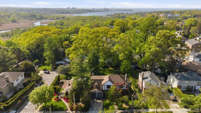 241-01 52ND Avenue, Douglaston, NY 11362