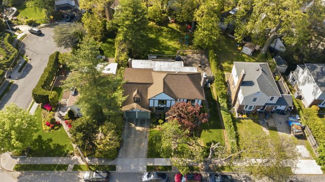 241-01 52ND Avenue, Douglaston, NY 11362