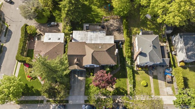 241-01 52ND Avenue, Douglaston, NY 11362