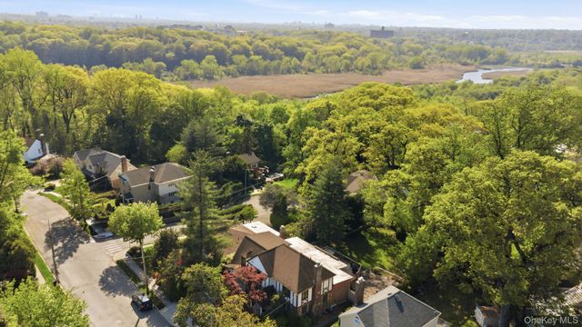 241-01 52ND Avenue, Douglaston, NY 11362