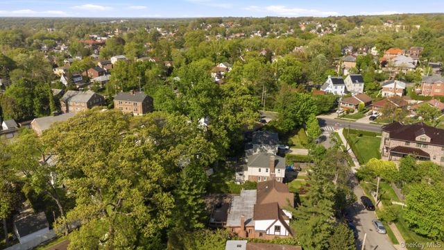 241-01 52ND Avenue, Douglaston, NY 11362