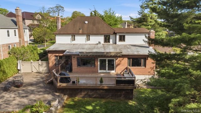 241-01 52ND Avenue, Douglaston, NY 11362