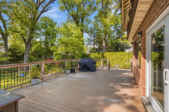 241-01 52ND Avenue, Douglaston, NY 11362